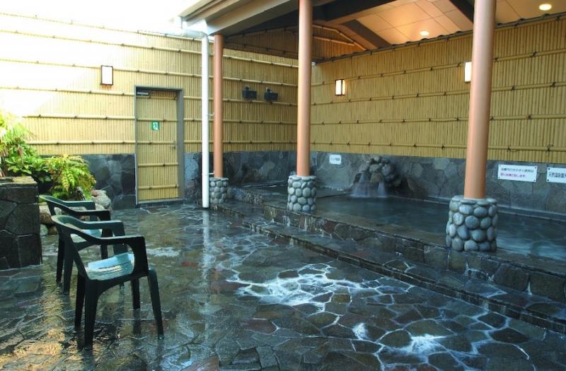 伏見力の湯の天然温泉の露天風呂