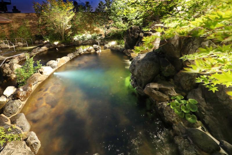 露天風呂の棚湯のたか湯の様子